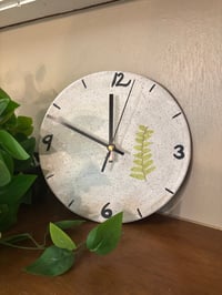 10" White Speckled Clock with Fern Frond