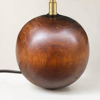 Image 7 of Lampe boule en bois vintage 70 et abat-jour en raphia - lampe moderniste scandinave 