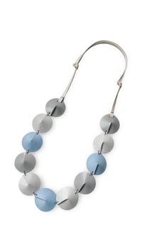 Image 4 of Collana scultura, artigianale, in pelle, modello: TORTOISE long - cielo
