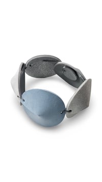 Image 4 of Bracciale scultura, artigianale, in pelle, modello: TORTOISE - cielo