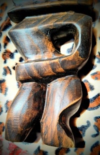 Image 2 of Tiki Moderno in scudo leopardato