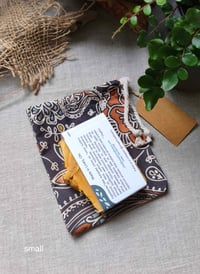 Image 5 of Reusable Gift Bag - Paisley Garden Black