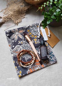 Image 3 of Reusable Gift Bag - Paisley Garden Black