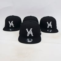 Image 1 of VA SNAPBACK BLACK/WHITE 