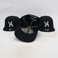 Image 3 of VA SNAPBACK BLACK/WHITE 