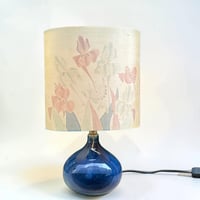 Image 1 of Lampe en céramique kintsugi vintage 1970 et abat-jour en soie peinte motif floral