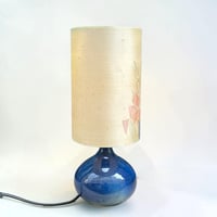 Image 7 of Lampe en céramique kintsugi vintage 1970 et abat-jour en soie peinte motif floral