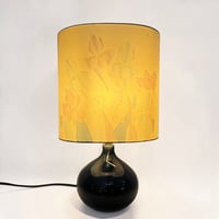 Image 3 of Lampe en céramique kintsugi vintage 1970 et abat-jour en soie peinte motif floral