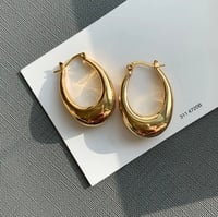 Celine Hoops