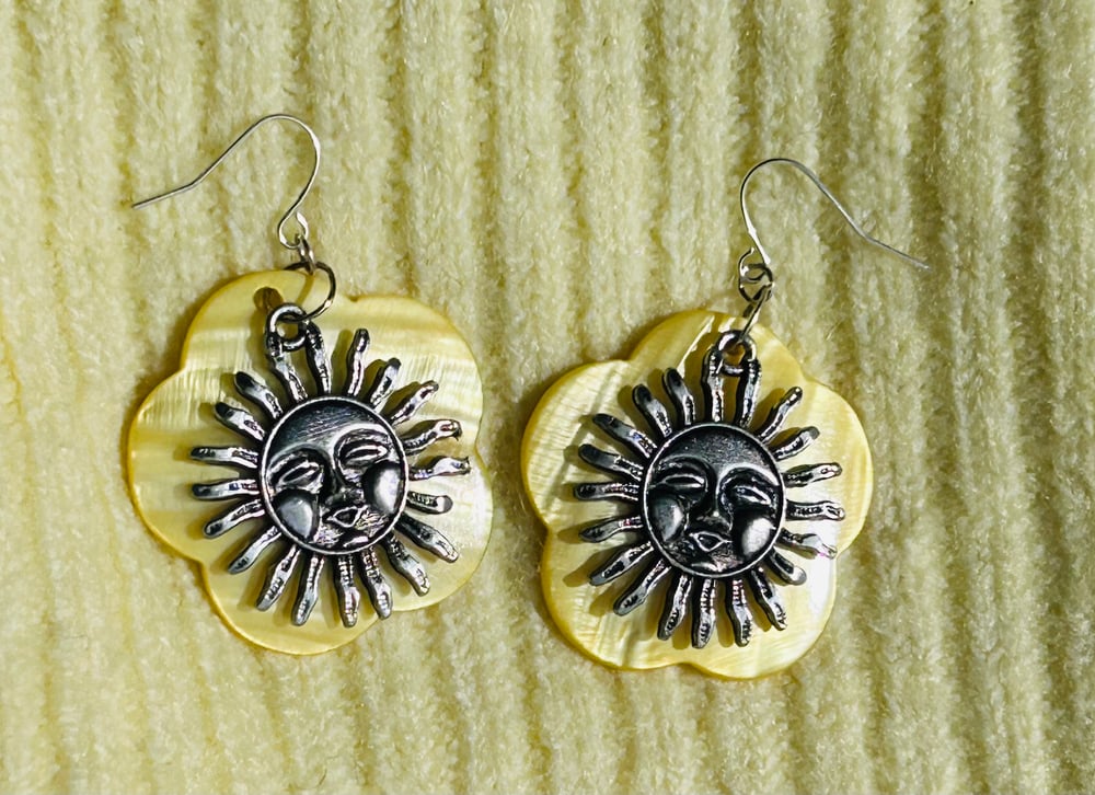 Image of Sunshine and flowers set