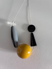 Image 2 of GARGANTILLA YELLOW BLACK