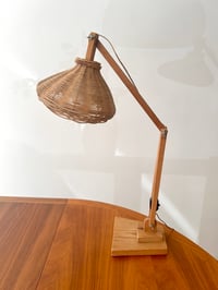 Image 4 of LÁMPARA FLEXO DE MADERA Y MIMBRE, AÑOS 70