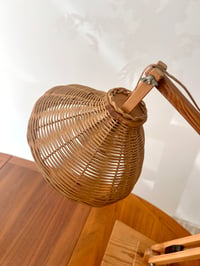 Image 10 of LÁMPARA FLEXO DE MADERA Y MIMBRE, AÑOS 70