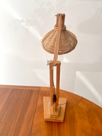 Image 11 of LÁMPARA FLEXO DE MADERA Y MIMBRE, AÑOS 70