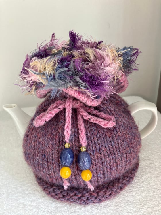 Image of small DUSTY PINK Go On! tea cosie