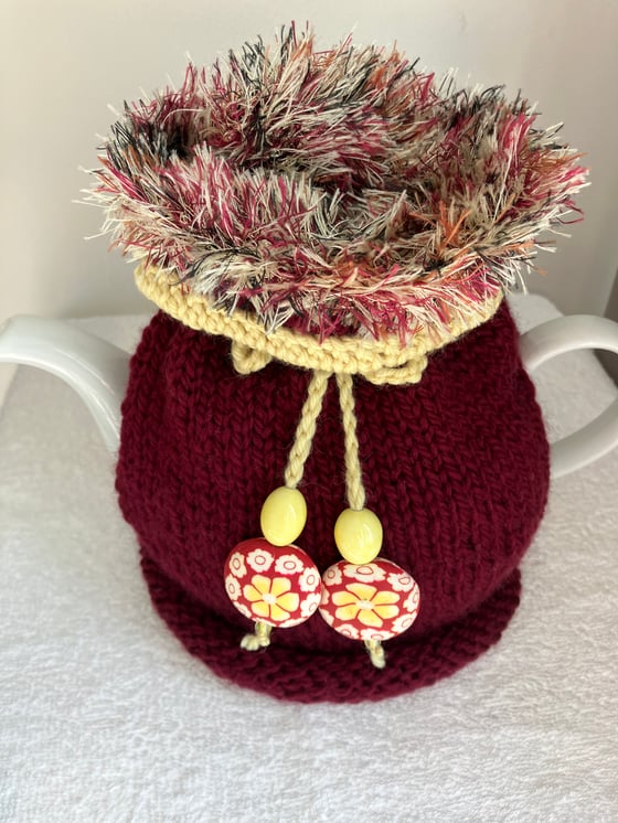 Image of medium DEEP CHERRY RED Go On! tea cosie