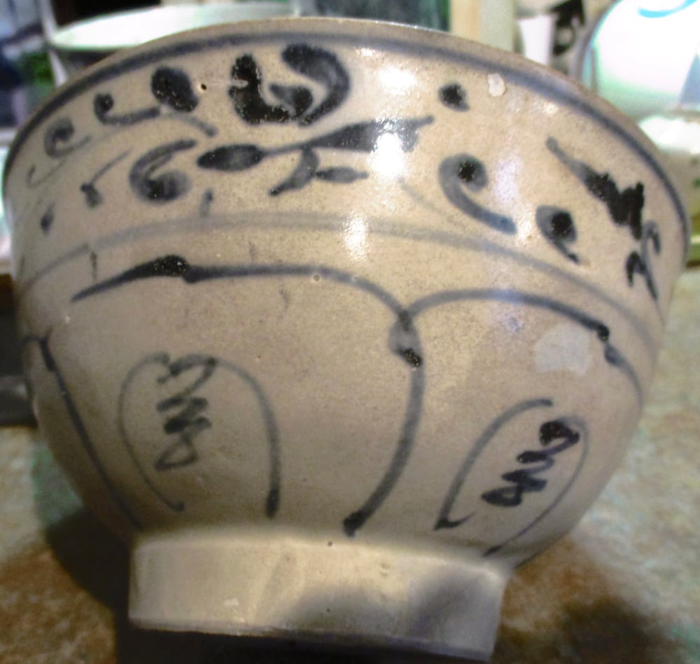 BEAUTIFUL HOI AN SALVAGED LARGE BOWL, 6 INCHES IN DIAMETER