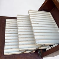 Image 11 of Distributeur de cigarettes en bois vintage années 1930 Boîte à cigarettes Art Déco en bois