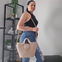 Image 2 of Bolso Rosabel en color Beige con Detalles Dorados