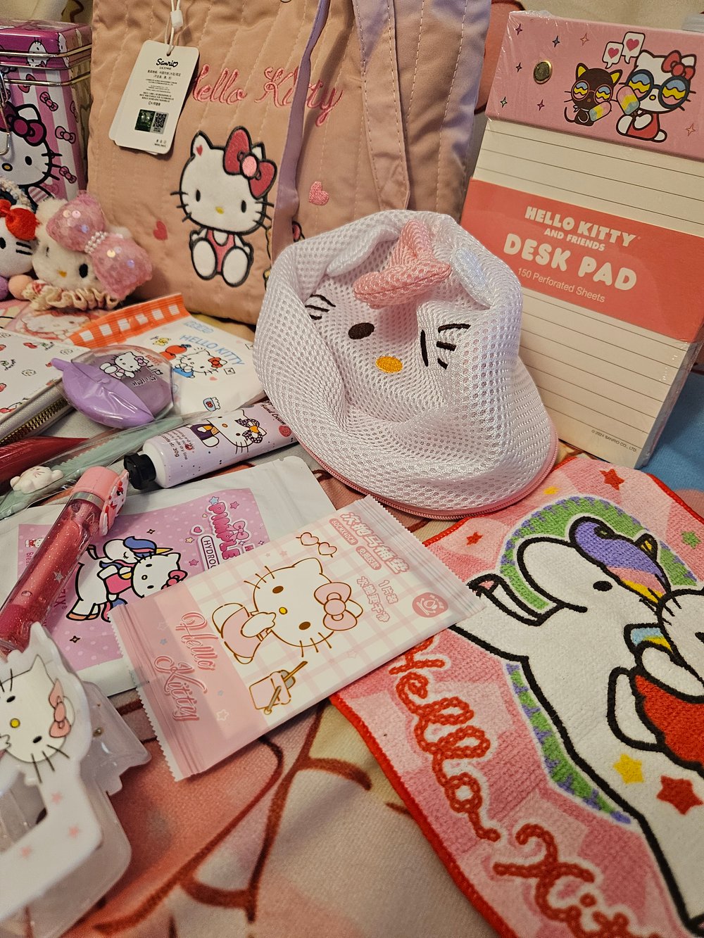 Image of Hello Kitty Pink Shoulder Bag Bundle 