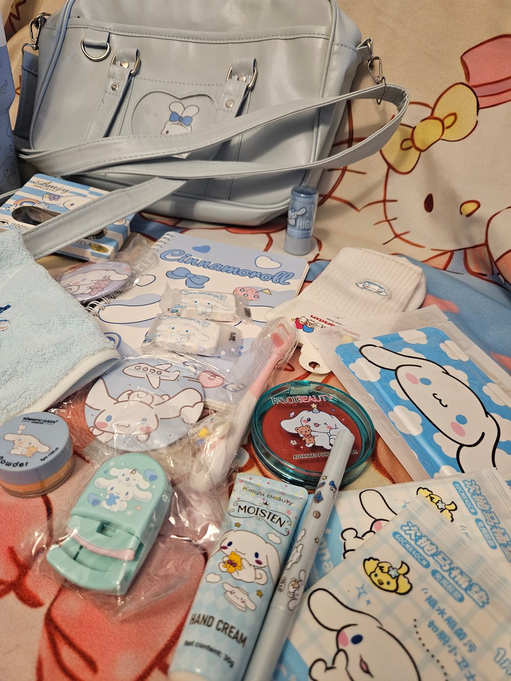 Image of Cinnamoroll Leather Messenger Bag Bundle 