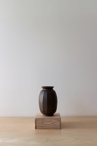 Image 3 of pot / brown