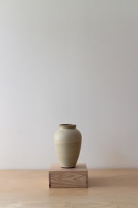 Image 3 of pot 2 / white