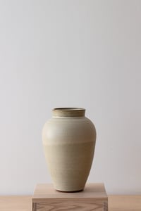 Image 1 of pot 2 / white