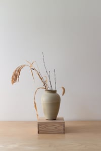 Image 2 of pot 2 / white