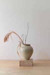 Image 3 of pot 4 / white