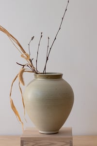 Image 1 of pot 4 / white