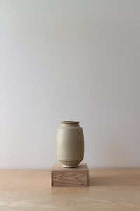 Image 3 of pot 5 / white