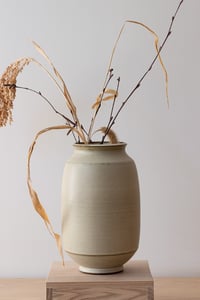 Image 1 of pot 5 / white