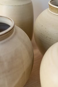 Image 4 of pot 2 / white