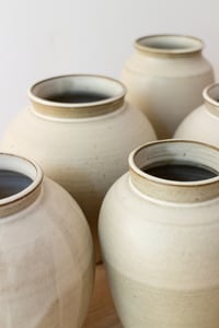 Image 5 of pot 2 / white