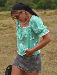Image 1 of CAMISA FLORA VERDE AGUA 