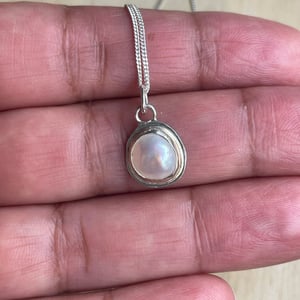 Image of Pearl cabochon pendant