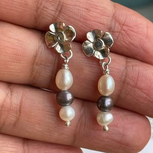 Image of Flower earrings with pearls