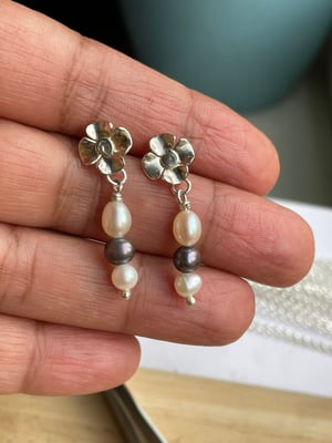 Image of Flower earrings with pearls