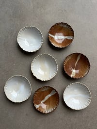 Image 4 of Assiette creuse printemps blanche, noire ou rousse
