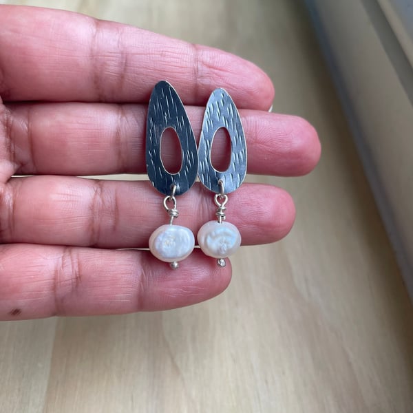 Image of Textured earrings with Keishi pearls