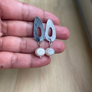 Image of Textured earrings with Keishi pearls