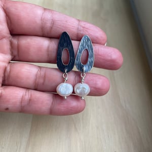 Image of Textured earrings with Keishi pearls