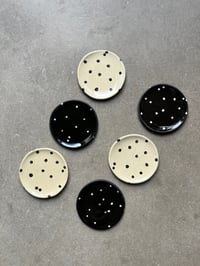 Image 1 of Coupelle Constellation blanche ou noire Ø11,5