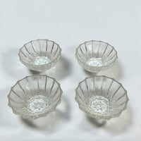Image 1 of Coupelles en verre vintage 1970 - ramequins ancien en verre cristallin - motif étoile 