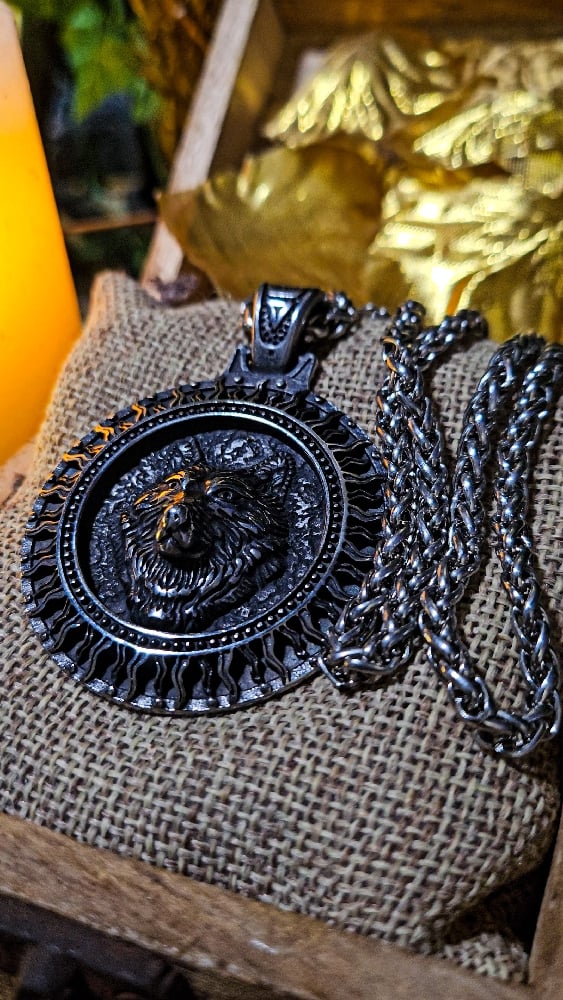 πThe Armored Kingdom Howl of the North Wolf Necklace