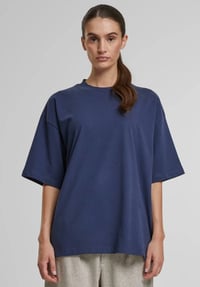 Image 2 of Camiseta Prohibited Row en liquidación.