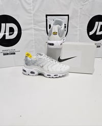 Image 3 of White/!Silver tns