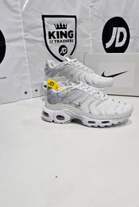 Image 2 of White/!Silver tns