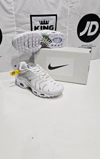 Image 5 of White/!Silver tns